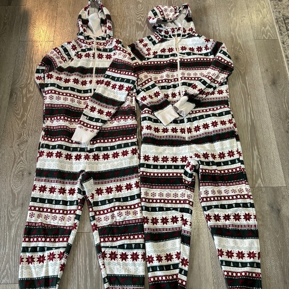Lot of 2 Fabletics Christmas Pajamas Adult Medium Hooded Holiday Jum - Picture 1 of 2